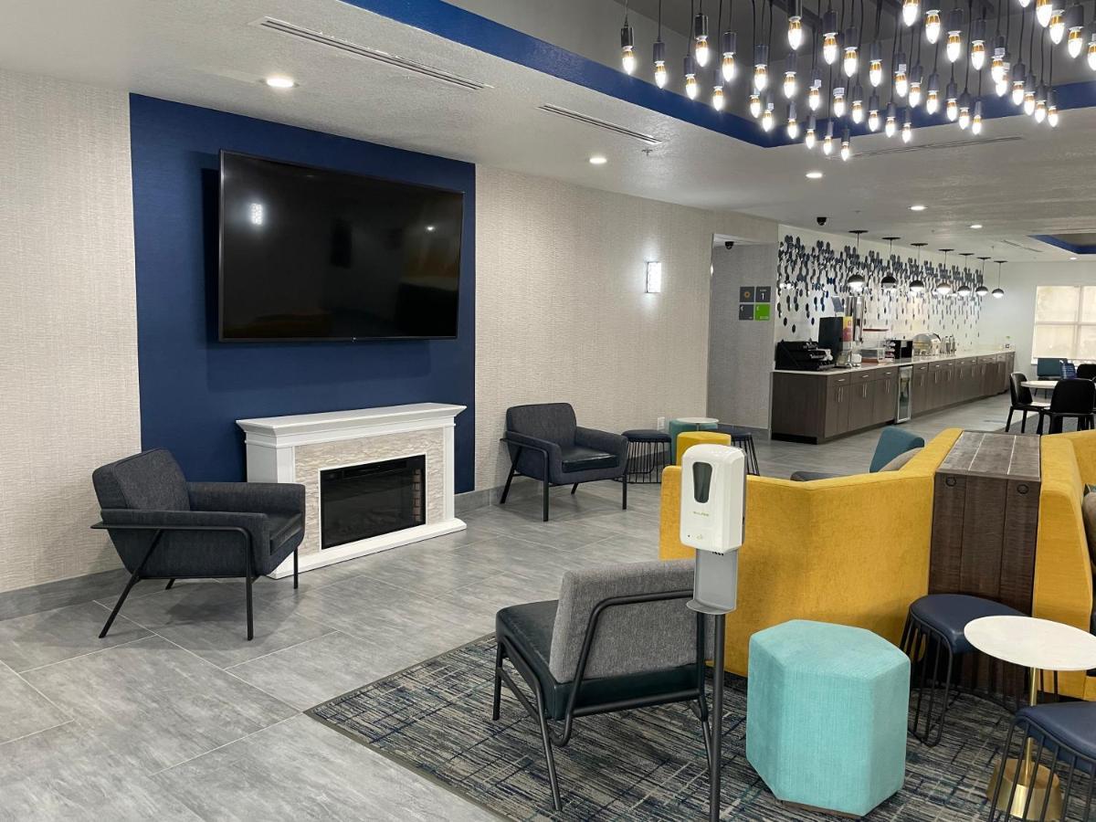 La Quinta By Wyndham Tampa Central Екстериор снимка