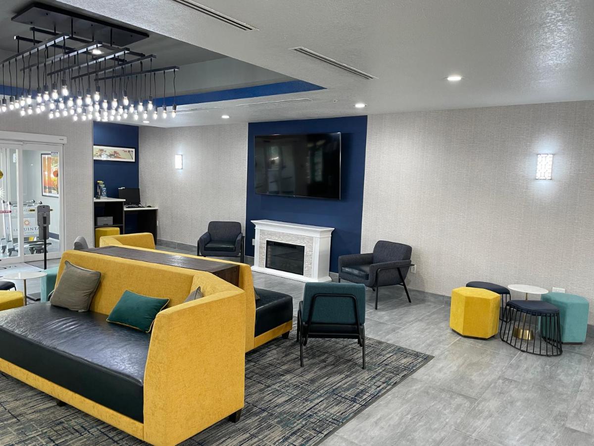 La Quinta By Wyndham Tampa Central Екстериор снимка