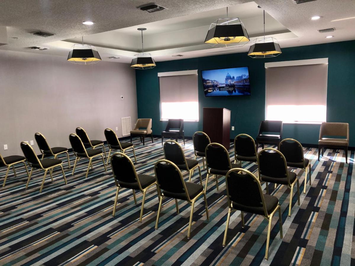 La Quinta By Wyndham Tampa Central Екстериор снимка