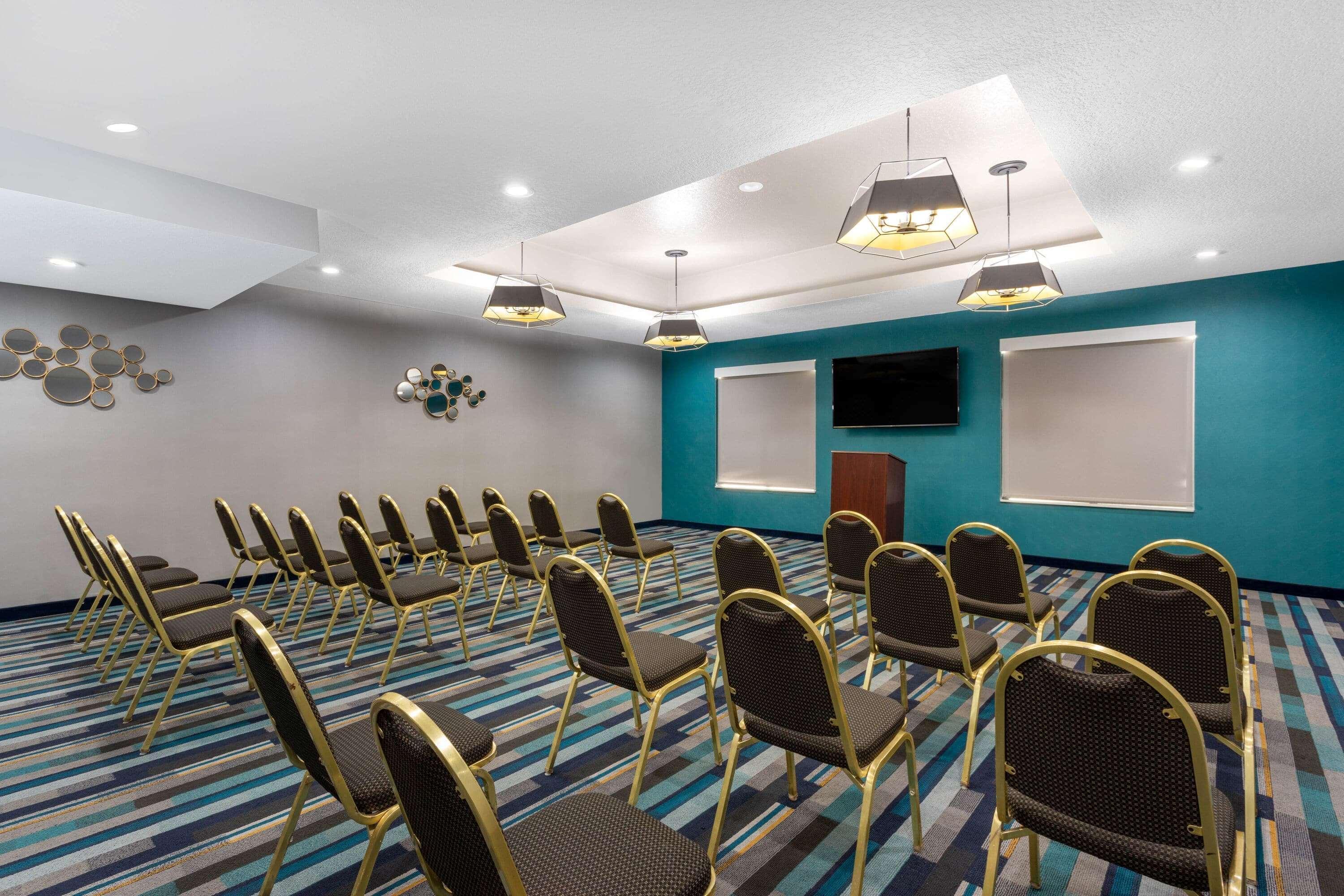 La Quinta By Wyndham Tampa Central Екстериор снимка