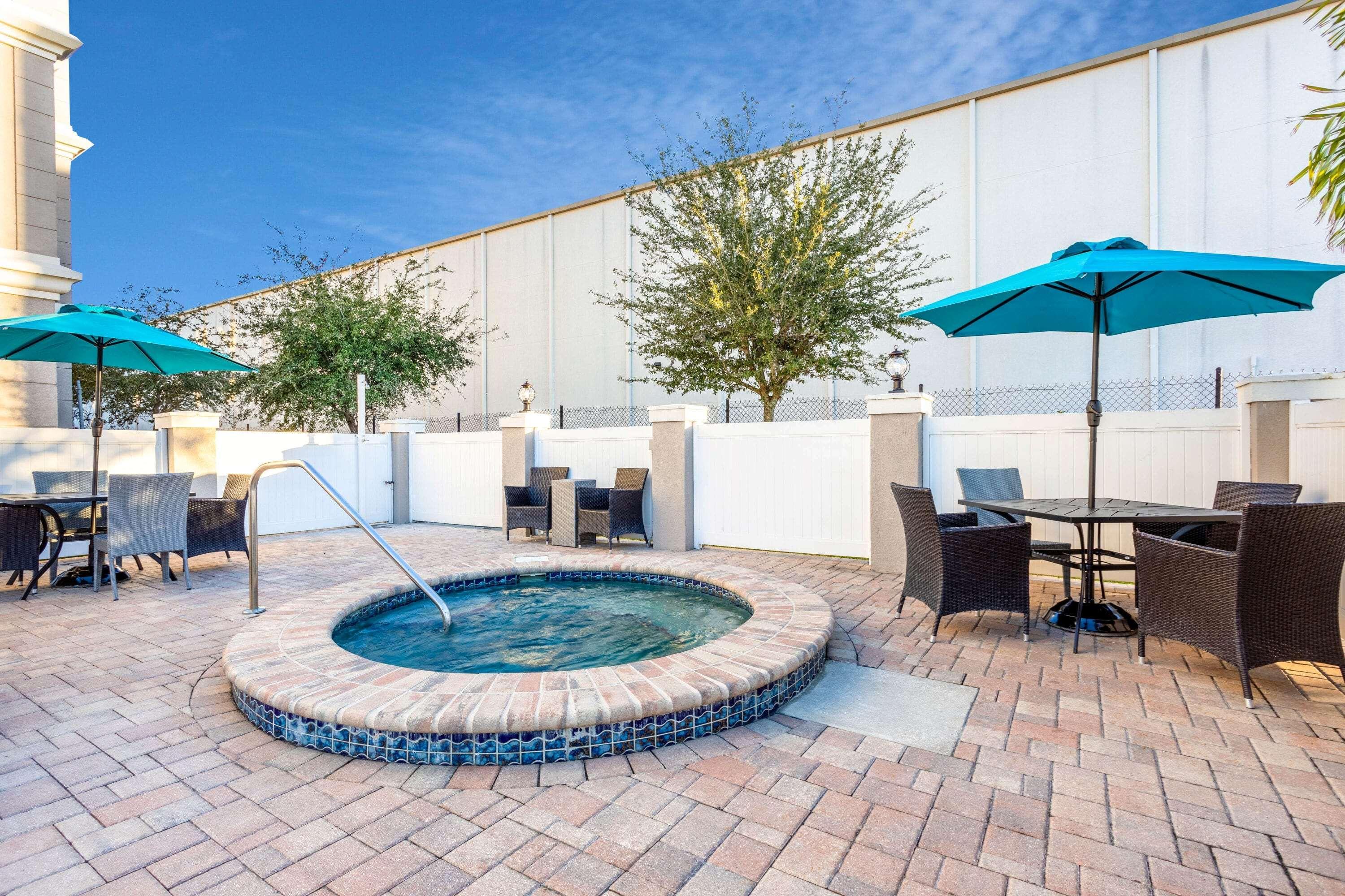 La Quinta By Wyndham Tampa Central Екстериор снимка